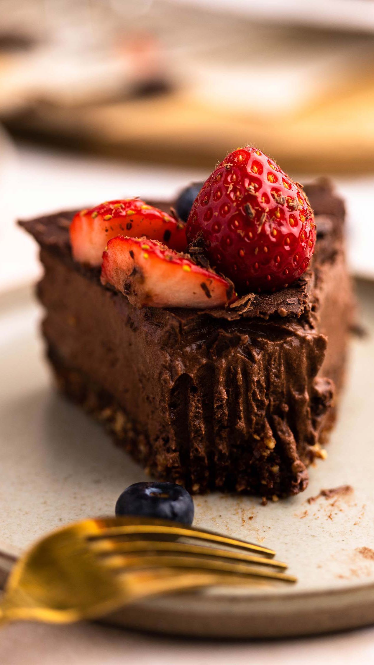 Do you like no bake recipes? This no-bake chocolate mousse cake is perfect to make this summer! You can chill the cake in the freezer, thaw slightly and eat it like a chocolate ice cream cake🤤❤️ You can find the recipe on the blog!

https://thechestnutbakery.com/vegan-chocolate-mousse-cake/
Or search "chocolate mousse cake" in the search bar!

Wishing you a nice Wednesday! 
:
:
:
:
:
#chocolatecake #nobake #vegancake #cake #nobakecake #nobakedesserts #veganchocolatecake #チョコレートケーキ #baking #veganbaking #vegan #vegandessert #veganrecipe #veganfood  #healthylifestyle #foodphotography #plantbased #crueltyfree #sustainalbelife #veganlife # #ベーキング #ビーガン #サスティナブル #ヴィーガン #ビーガンスイーツ #ビーガンレシピ #プラントベース #環境に優しい